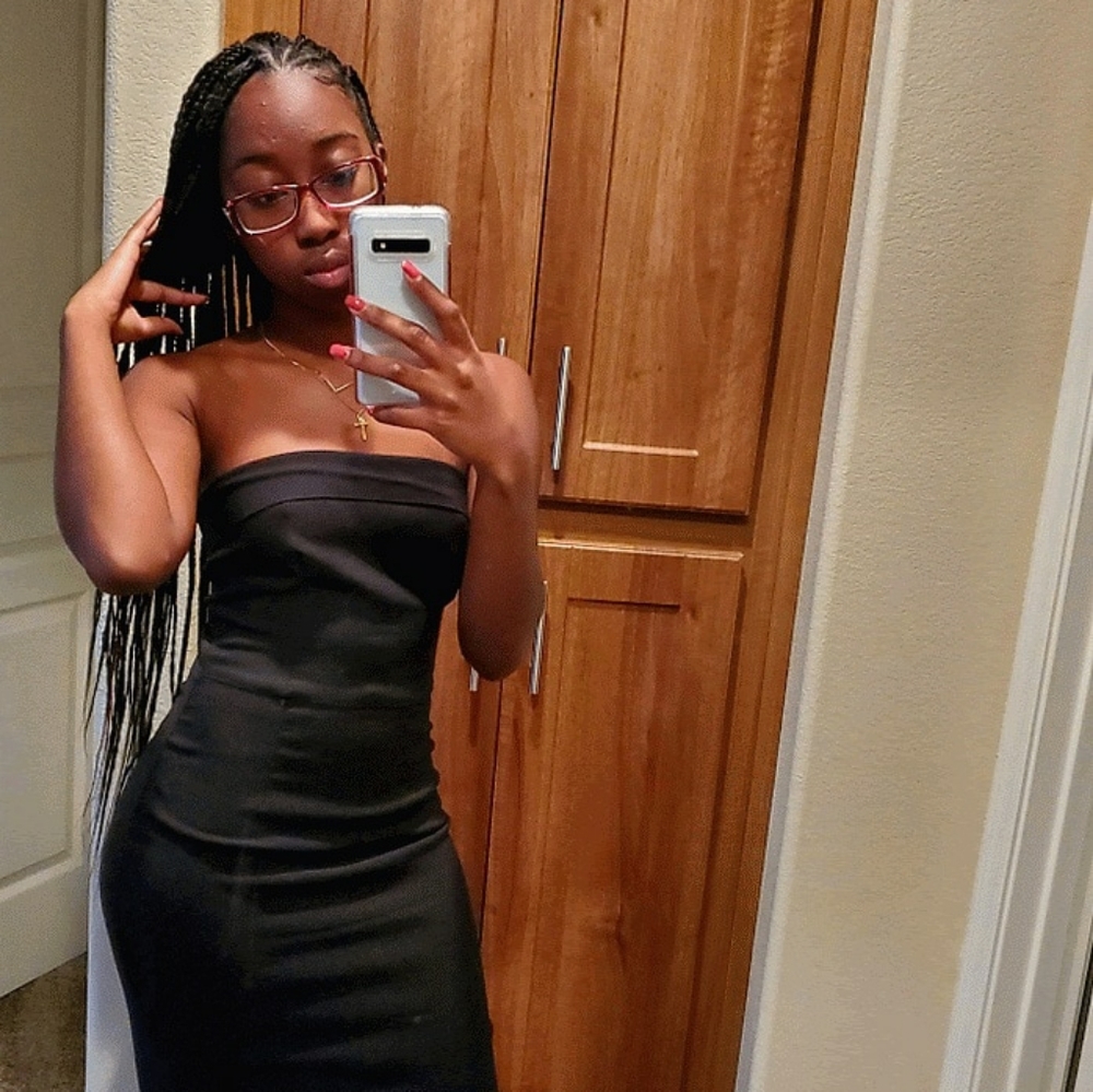 Meet your Posher, Chellie. Follow me
